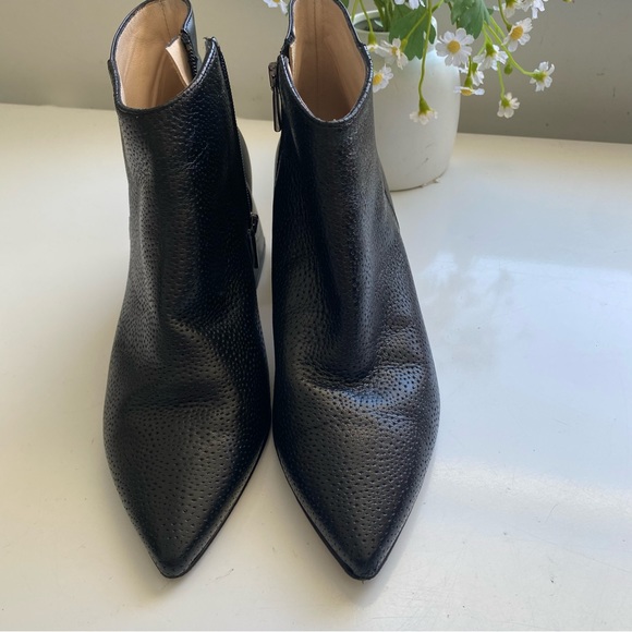 VERO QUOIO Womenʼs Black Textured Leather Ankle Bootie Pointy Toe Block Heel 38 - Picture 8 of 13